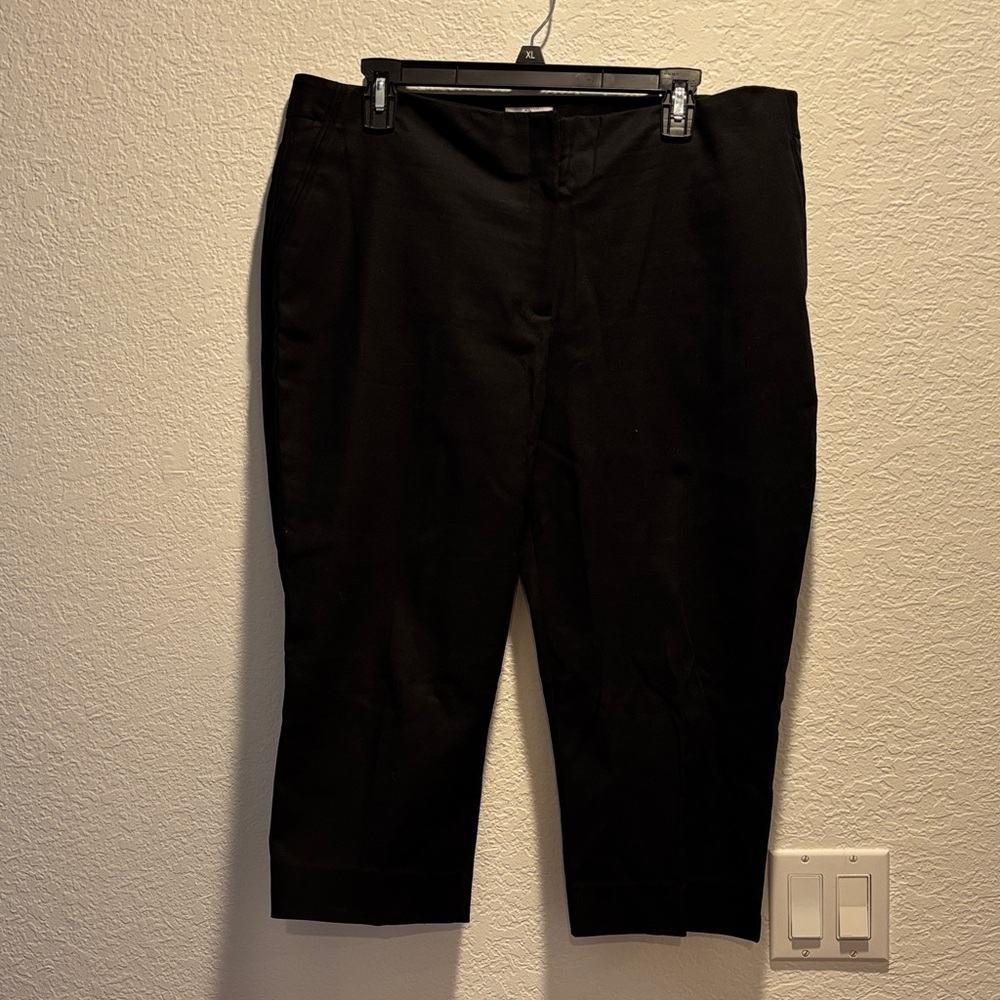 Chico’s So Slimming Black Casual Pants Size 2.5 Cropped
Cropped Length